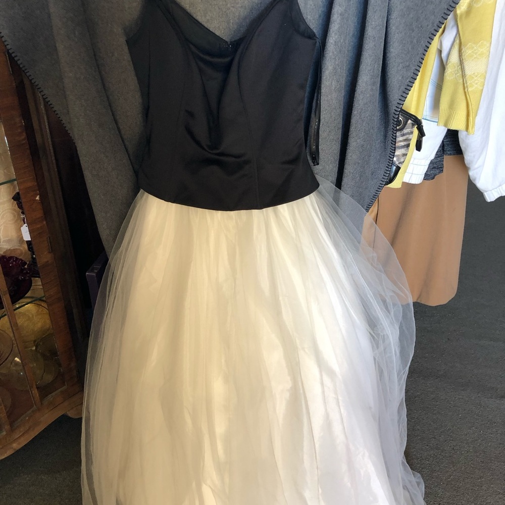 Niki Livas prom dress